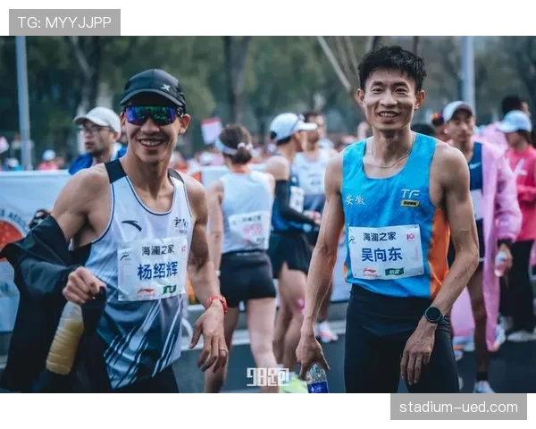 吴向东训练完直接去菜市场砍价,这反差谁懂 吴向东训练完直接去菜市场砍价,这反差谁懂